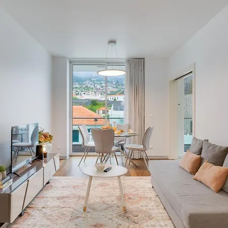 Plaza Center- Balcony Amazing Views Daire