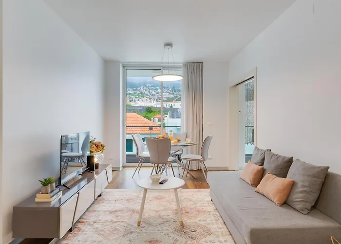 Plaza Center- Balcony Amazing Views Daire