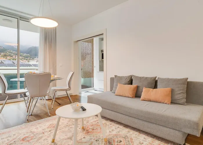 Daire Plaza Center- Balcony Amazing Views *