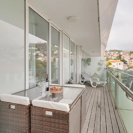 Plaza Center- Balcony Amazing Views 아파트 푼샬