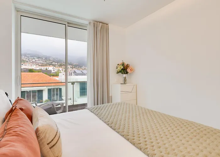 Plaza Center- Balcony Amazing Views 아파트 푼샬